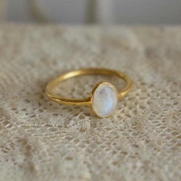 Moonstone | 'laia' Drop ring | Gold-plated