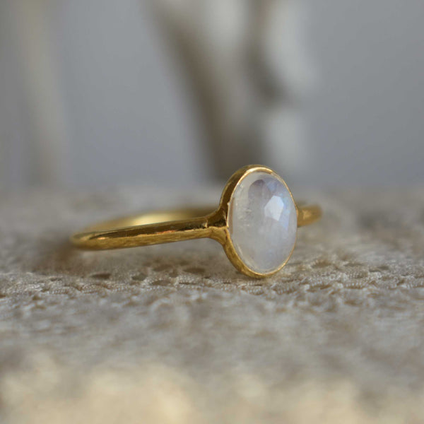 Moonstone | 'laia' Drop ring | Gold-plated