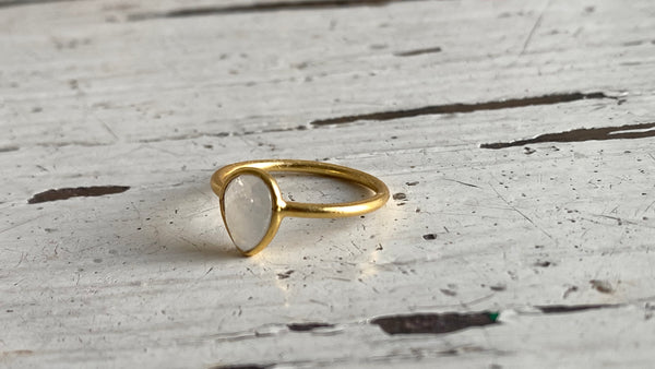 Moonstone | 'laia' Drop ring | Gold-plated