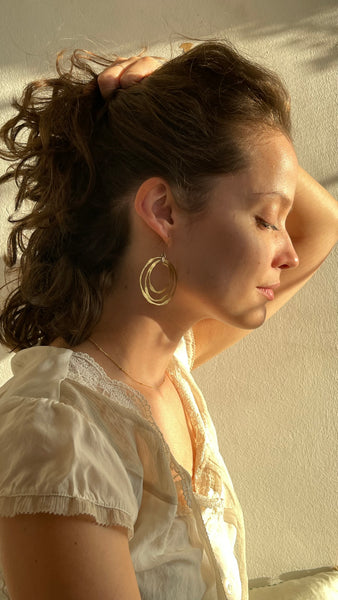 'organic circles' earrings | gold .
