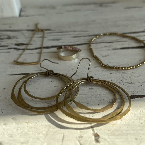 'organic circles' earrings | gold .