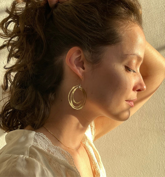 'organic circles' earrings | gold .