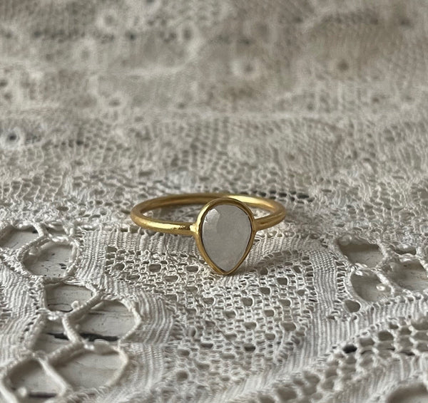 Moonstone | 'laia' Drop ring | Gold-plated