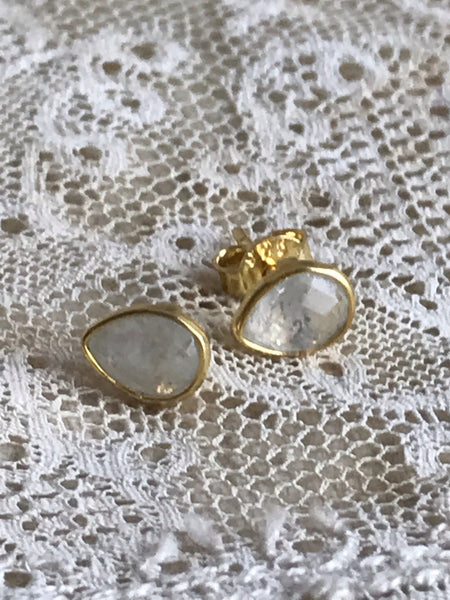Moonstone | ‘laia’ earstuds | Gold-plated
