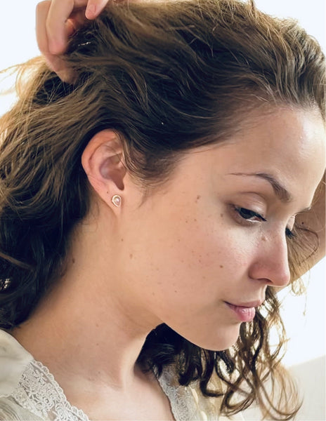 Moonstone | ‘laia’ earstuds | Gold-plated
