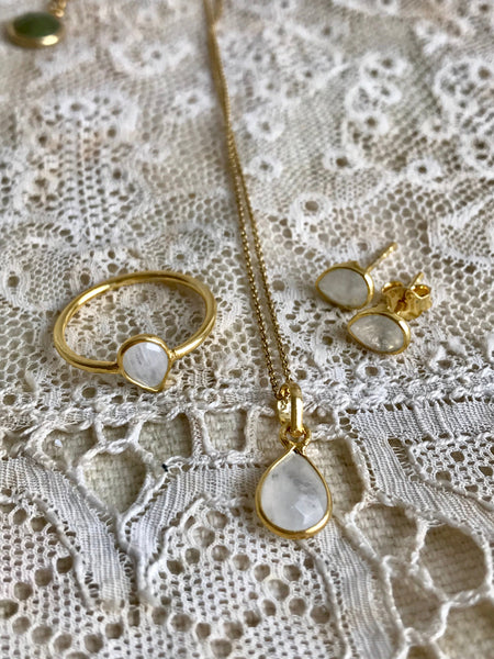 Moonstone | ‘laia’ earstuds | Gold-plated