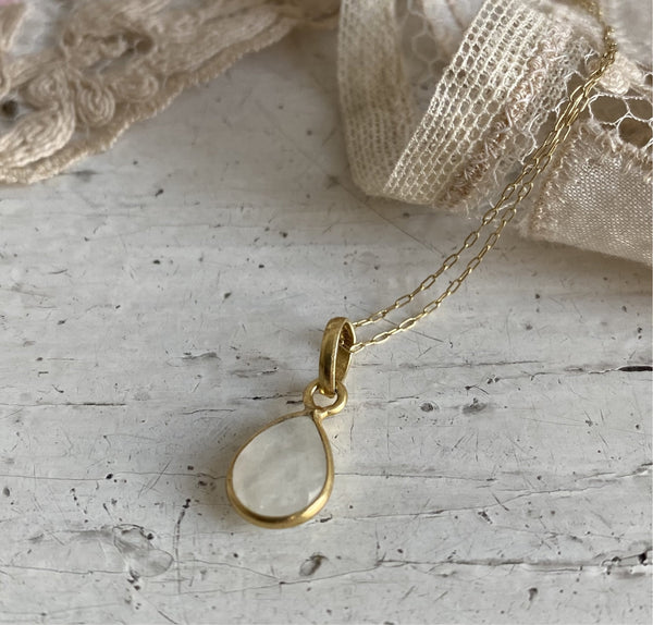 Moonstone | cut pendant necklace | Gold-plated