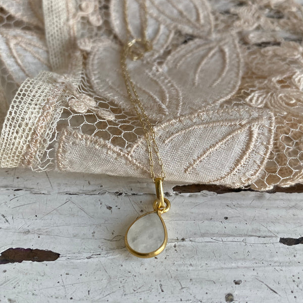 Moonstone | cut pendant necklace | Gold-plated