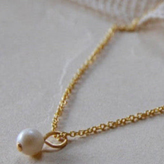 'small pearl' necklace | gold-plated